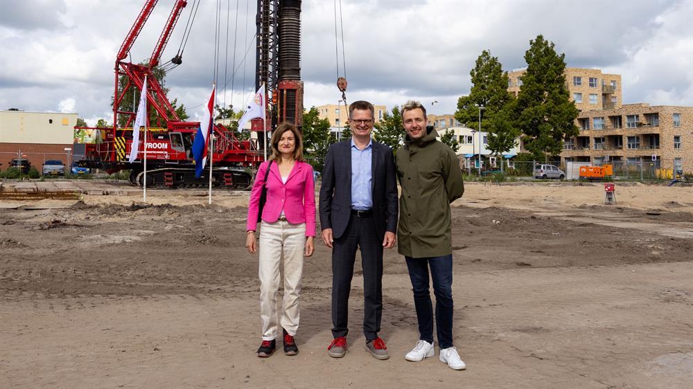 higenia Westphal (directeur Vastgoed), Cees tip (directeur-bestuurder van Intermaris) en wethouder Axel Boomgaars (c) Dana Schoenmaker higenia Westphal (directeur Vastgoed), Cees tip (directeur-bestuurder van Intermaris) en wethouder Axel Boomgaars (c) Dana Schoenmaker