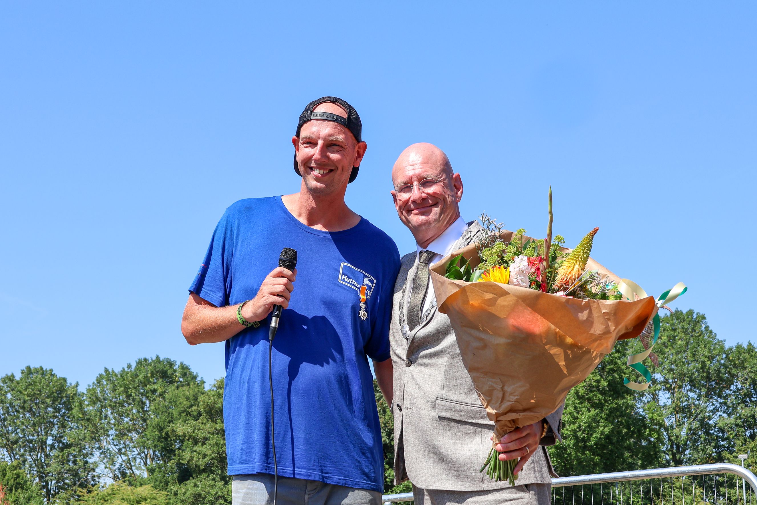 Joost Kok en burgemeester Jan Nieuwenburg